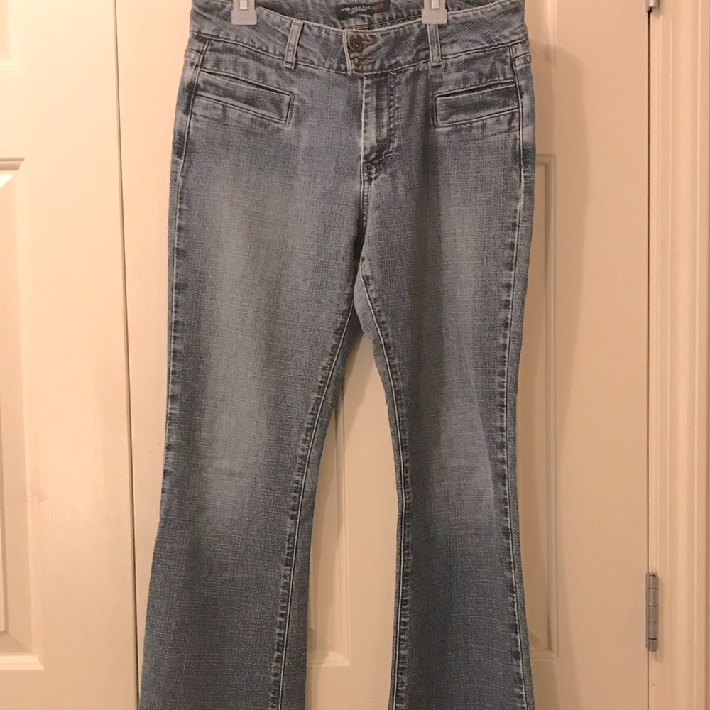 Woman’s American Eagle Outfitters flare Denim jeans size 8